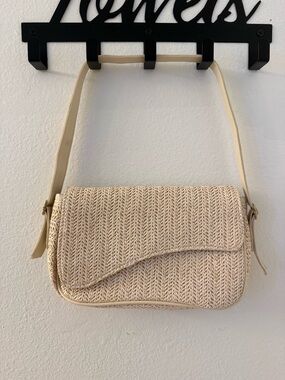 Woven Shoulder Bag in Cream – Classic Casual Women’s Bag
